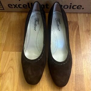 Trotters suede brown heels